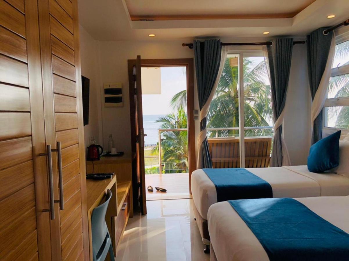 Hotel Reef Edge Thulusdhoo, Maldives Exterior foto