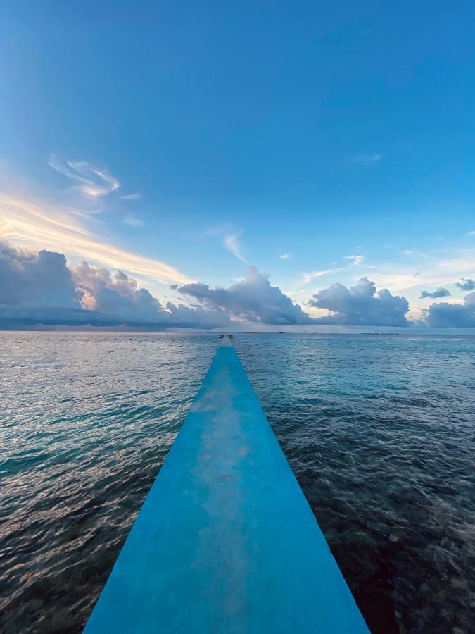 Hotel Reef Edge Thulusdhoo, Maldives Exterior foto