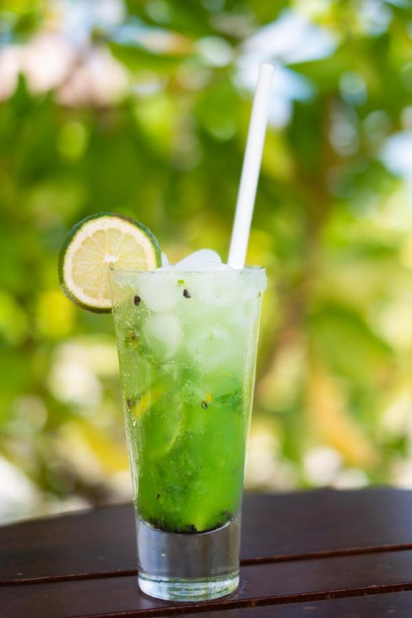 Hotel Reef Edge Thulusdhoo, Maldives Exterior foto