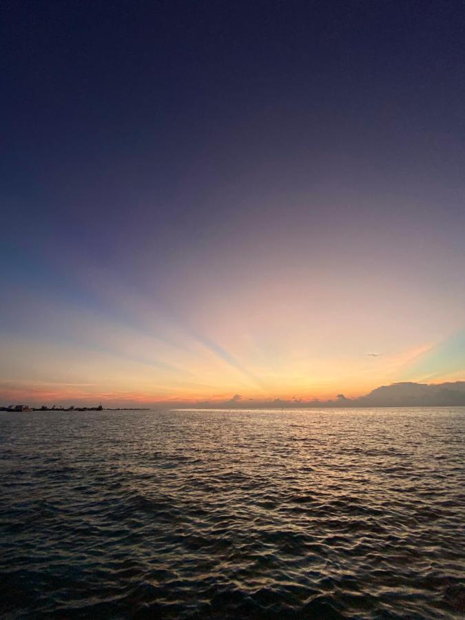 Hotel Reef Edge Thulusdhoo, Maldives Exterior foto