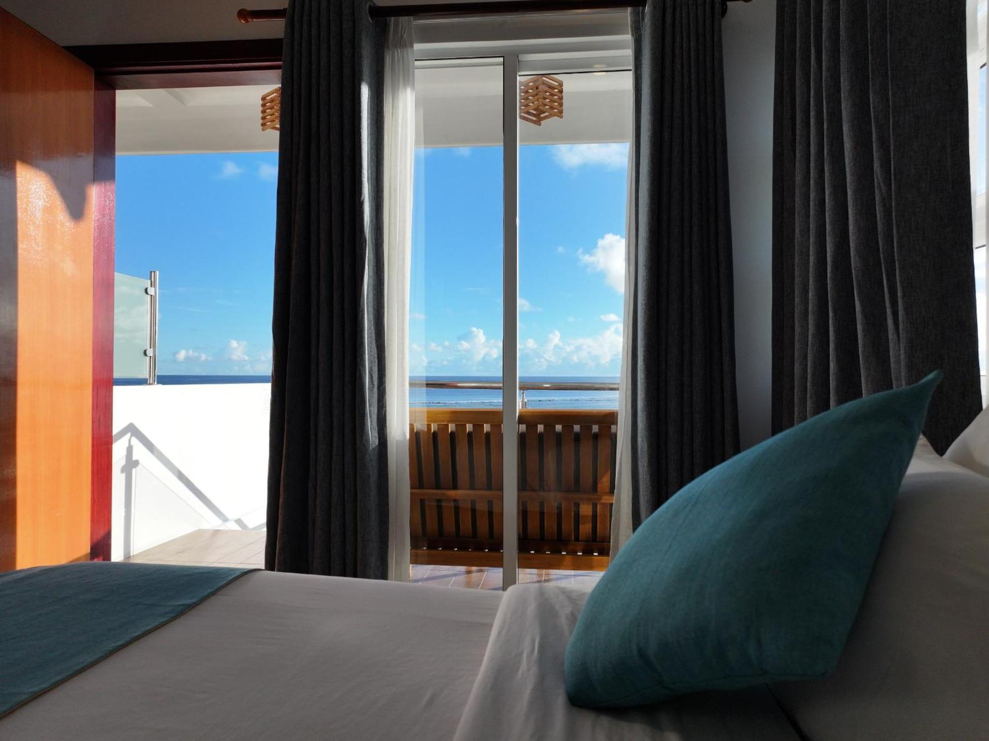 Hotel Reef Edge Thulusdhoo, Maldives Exterior foto