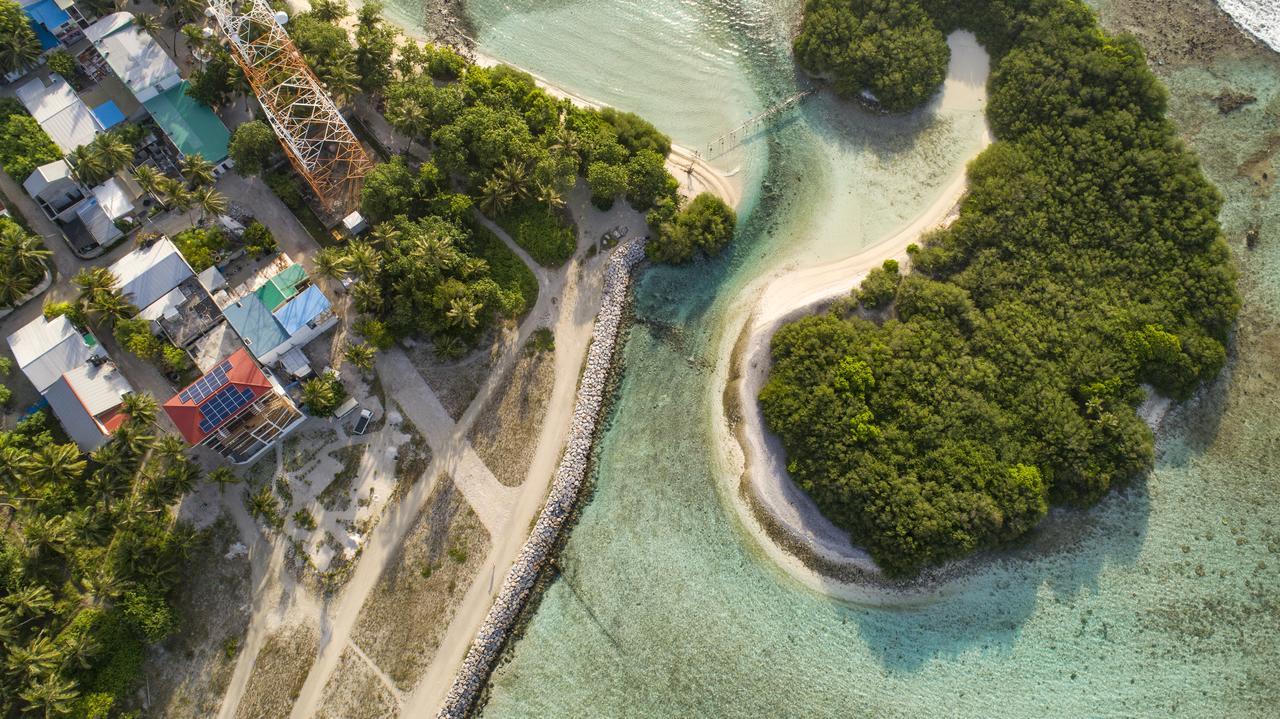 Hotel Reef Edge Thulusdhoo, Maldives Exterior foto