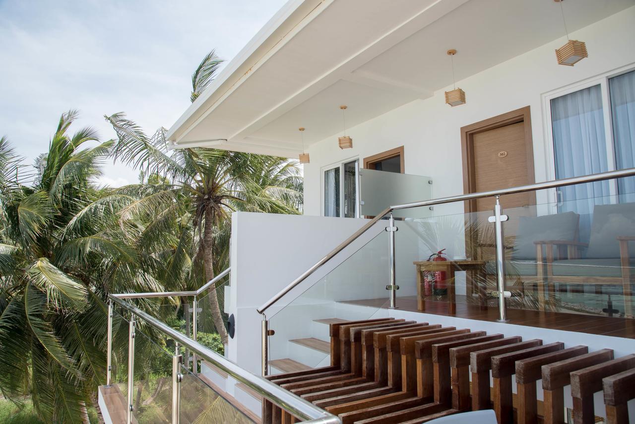 Hotel Reef Edge Thulusdhoo, Maldives Exterior foto