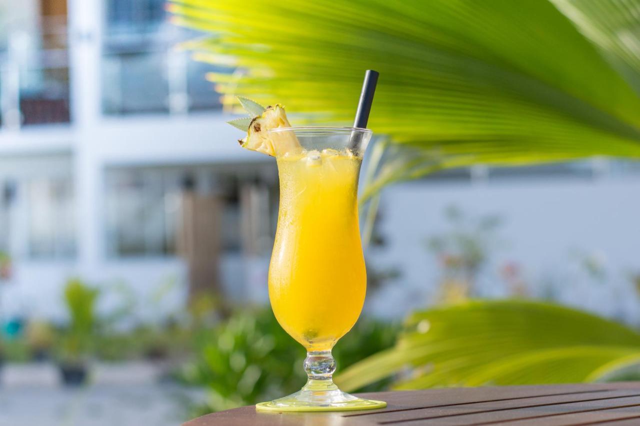 Hotel Reef Edge Thulusdhoo, Maldives Exterior foto